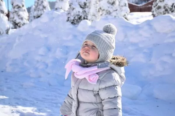 Snow Day! A Guide to What to Wear in the Snow for Your Kids